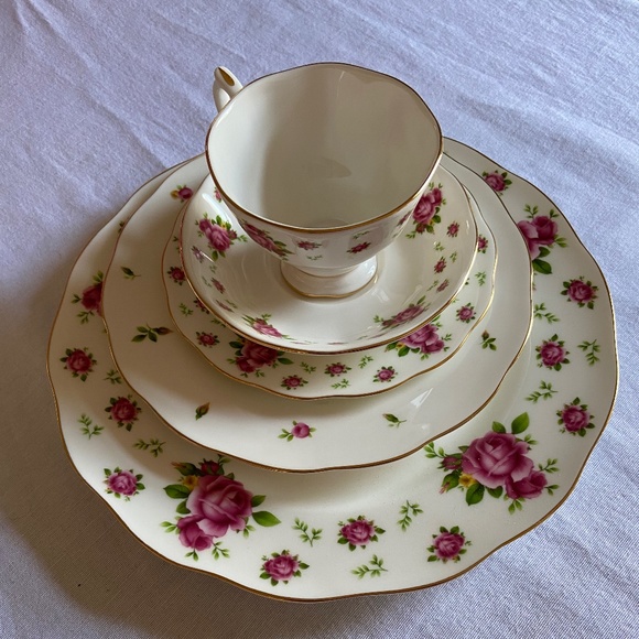 Royal Albert | Dining | Royal Albert New Country Roses 5 Piece Dining ...